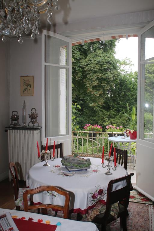 La Cabane Du Canada Bed & Breakfast Orleans Exterior photo